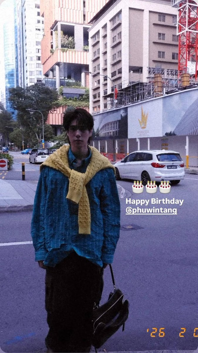 PhuwinOfficial's tweet photo. 🎂🎂🎂

IGS : gun_.ktp / mtheerat / gun_atthaphan / ammy_supannika

❥@phuwintang🍯

OUR STAR PHUWIN 23rd

#23rdHoneyThePHUWINDay 
#phuwintang https://t.co/llovuRfq0l