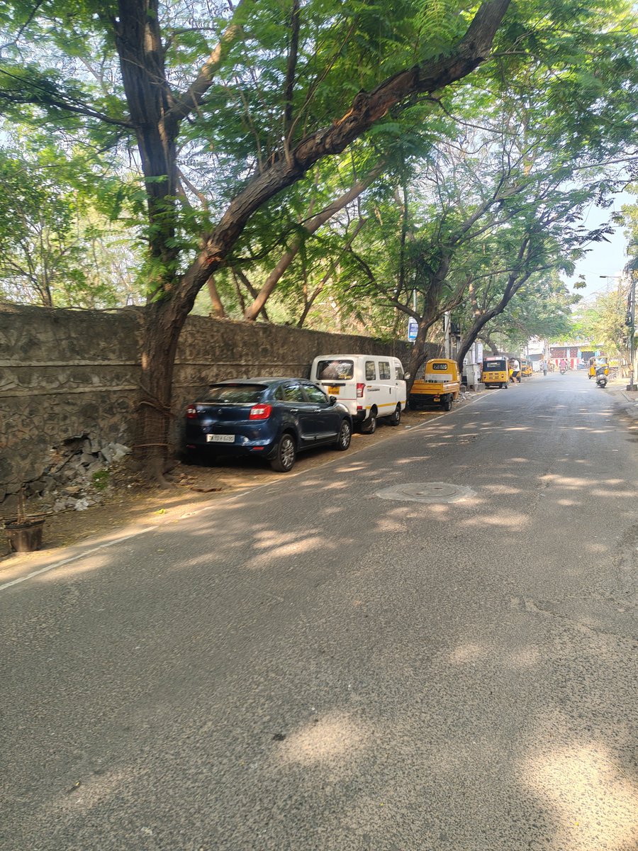 canand's tweet photo. @ChennaiTraffic @chennaicorp @CMOTamilnadu @R_Kumar_TVK Parking in Arundale Beach Road https://t.co/pOlz2bSXgp