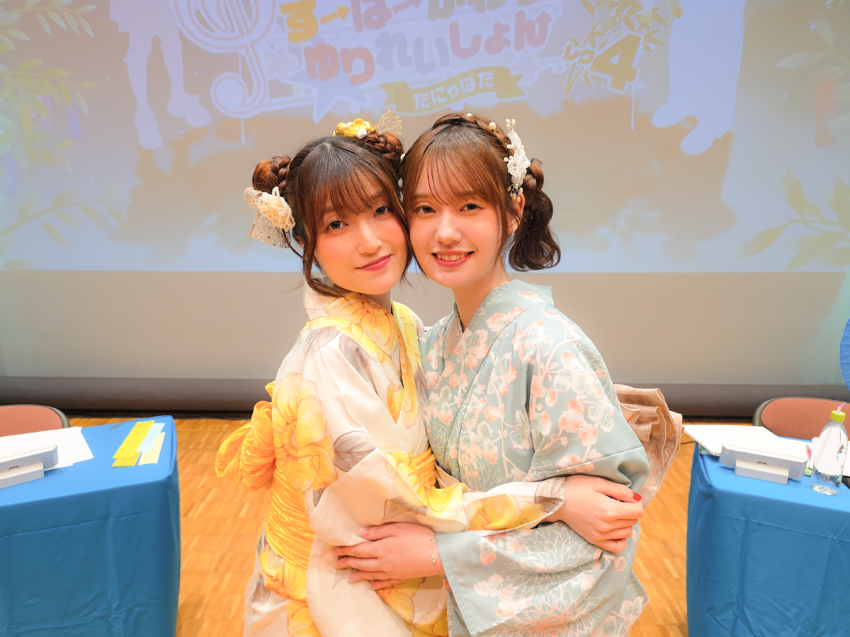 su_kawa_vg's tweet photo. 『薄井友里・川村玲奈のすーぱーかわちぃ☆ゆりれいしょん レク4〜たにゃばた〜』昼の部は薄井友里さん、川村玲奈さん＋シークレットゲストの小鹿なおさんでお送りしました!

17時半からの夜の部の配信チケット、グッズ(会場お渡し分/通販)販売中です!
https://t.co/cWSLJojMun
#すーかわ https://t.co/dzf99zL9jE