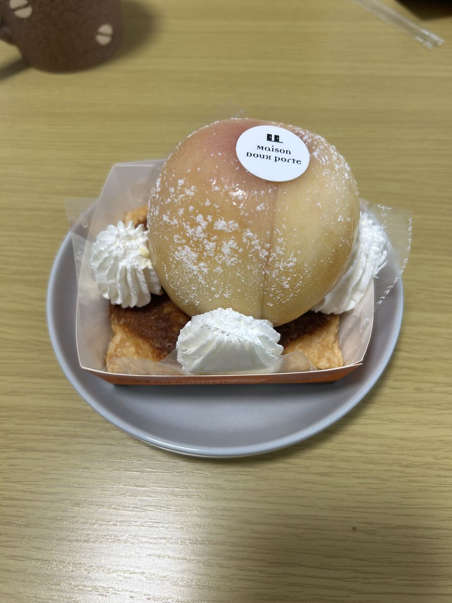 4k_6ofps's tweet photo. これケーキらしい。
規格外 https://t.co/GWQktMvS0Z