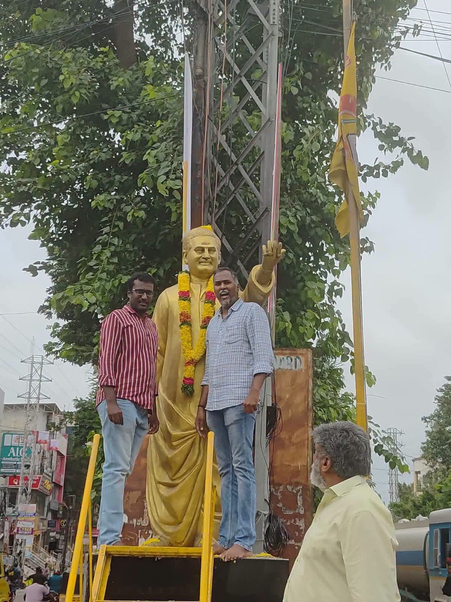 pavanmarni's tweet photo. నెలలో మొదటి ఆదివారం, అన్న గారికి నివాళి కార్యక్రమం... First Sunday program at JNTU and Bhagyanagar colony, KPHB 🔥Johar anna NTR... 🙏  #TributetoAnnaNTR #FirstSunday https://t.co/nb9VL9D2Mj