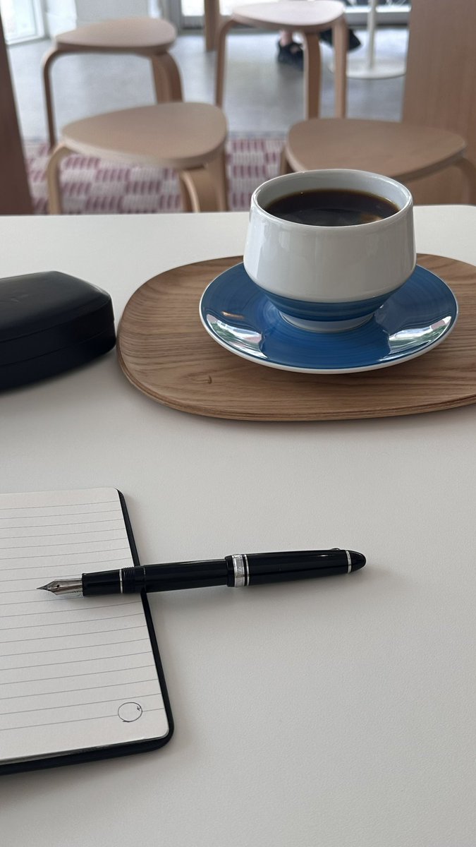 othereachother_'s tweet photo. 오랜만에 카페 2차 • •  ☕️💬 https://t.co/6dcCGB79da