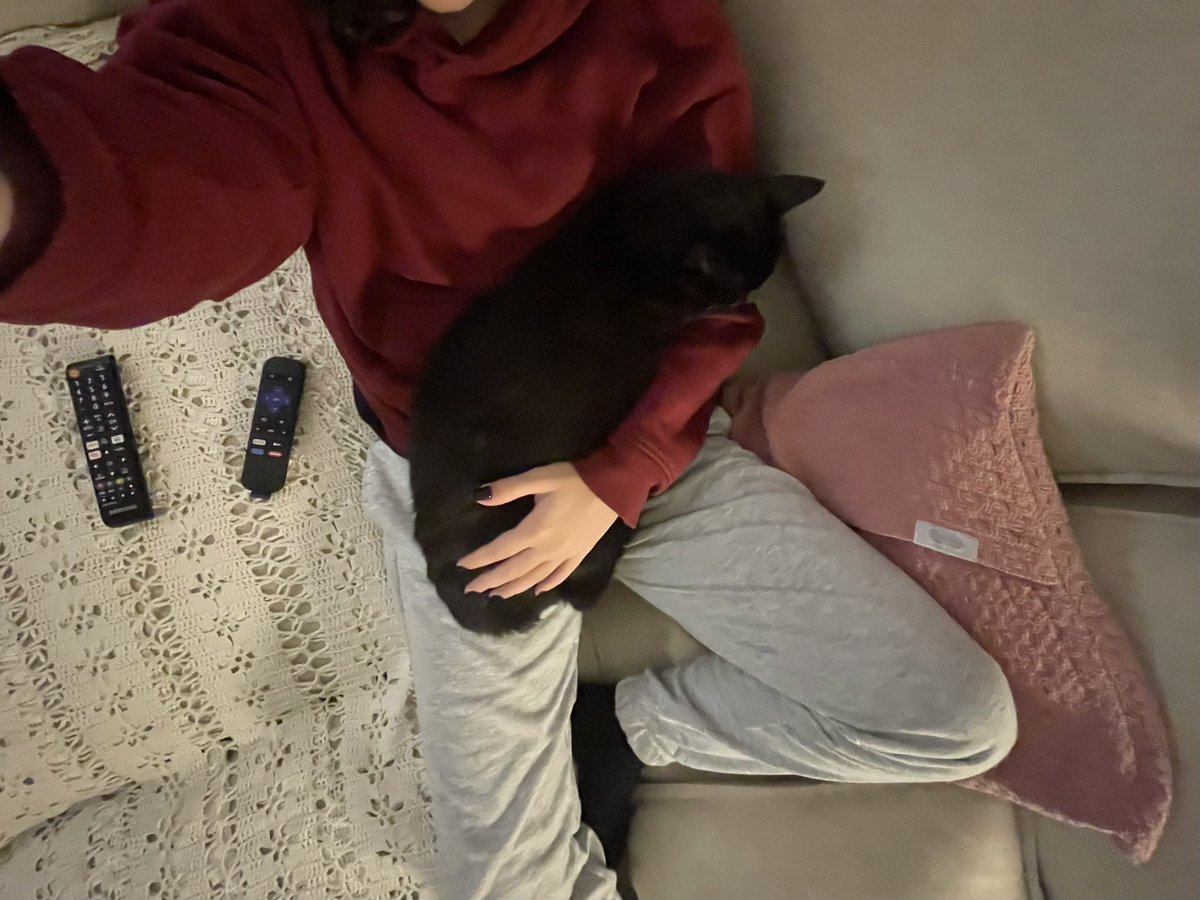LEC81FVS's tweet photo. amo muito minha filha calva esquisita cotoca grudenta te amo cookie te amo pra sempre https://t.co/w2g8l2WQWD