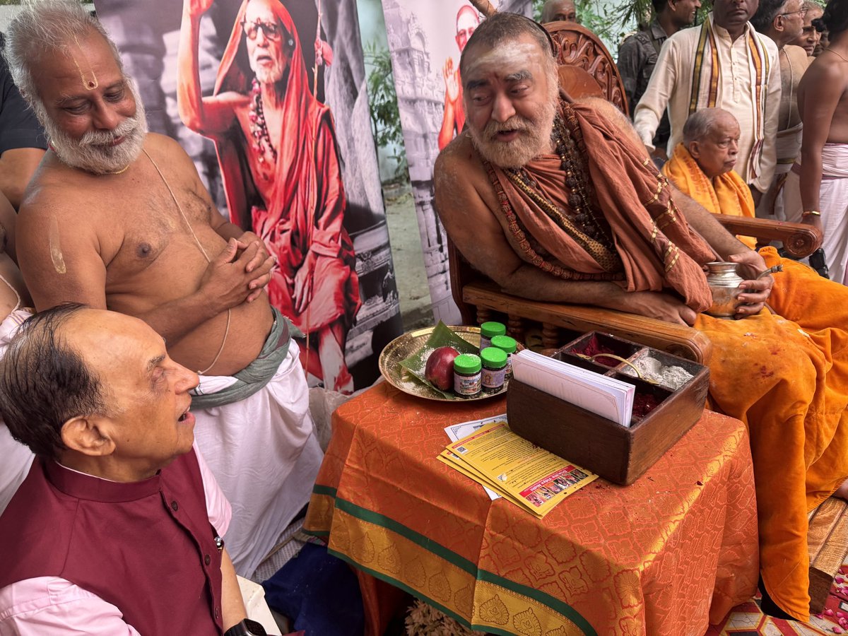 Swamy39's tweet photo. At the Kumbha Abhishekam of Sri Devi Kamakshi Temple, New Delhi, I sought the blessings of His Holiness Pujya Sri Sankaracharya Vijayendra Saraswati Ji of Sri Kanchi Kamakoti Peetham. https://t.co/WZGaLoRxA4