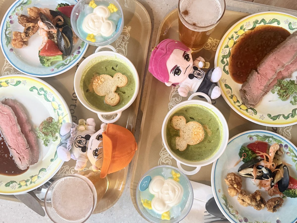 jingu___jiii's tweet photo. ディズニーで沢山乾杯した🍻しずまちゅが持ってるちっちゃなビールもかわいい🫶 https://t.co/5OCDiXiVJa