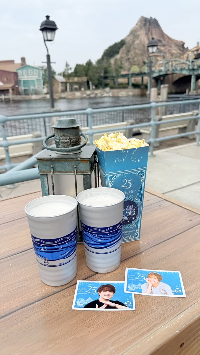 jingu___jiii's tweet photo. ディズニーで沢山乾杯した🍻しずまちゅが持ってるちっちゃなビールもかわいい🫶 https://t.co/5OCDiXiVJa