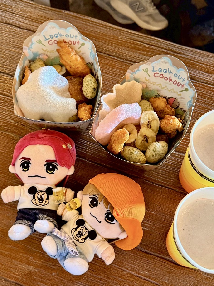 jingu___jiii's tweet photo. ディズニーで沢山乾杯した🍻しずまちゅが持ってるちっちゃなビールもかわいい🫶 https://t.co/5OCDiXiVJa