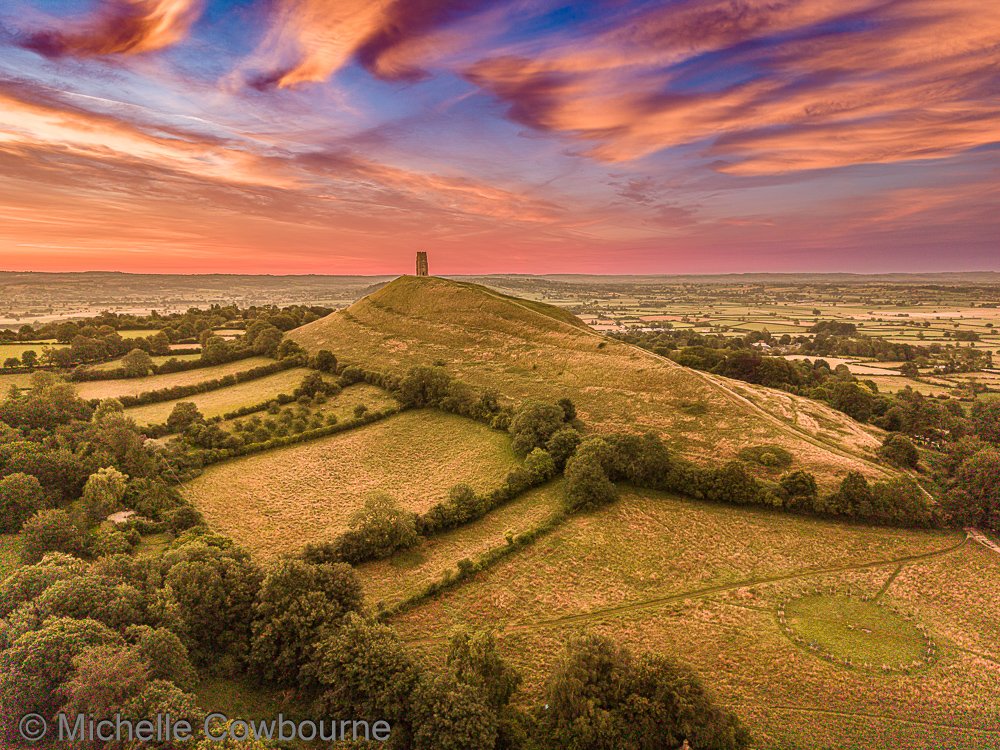 Glastomichelle's tweet photo. Birds eye view of Glastonbury Tor. Photo taken a few days ago using my drone. https://t.co/mFgUQ6PbQU