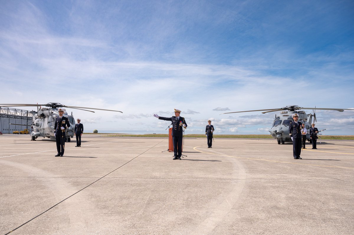 MarineNationale's tweet photo. #PassCom26 | Cette semaine, XXX unités de la Marine 🇫🇷 ⚓ont changé de commandant :
➡️ Le capitaine de corvette Romain Lacroix est reconnu commandant du BEGM Thétis.
➡️ Le capitaine de frégate Pierre-Henri Chrissement est reconnu commandant de la flottille 33F. https://t.co/VtXCPogdPT