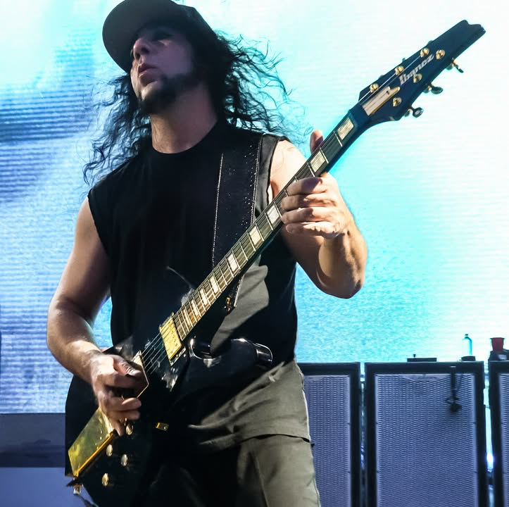 daronmalakian's tweet photo. Greg Watermann watching me watching you Paris. https://t.co/Z7EQIdQWQg