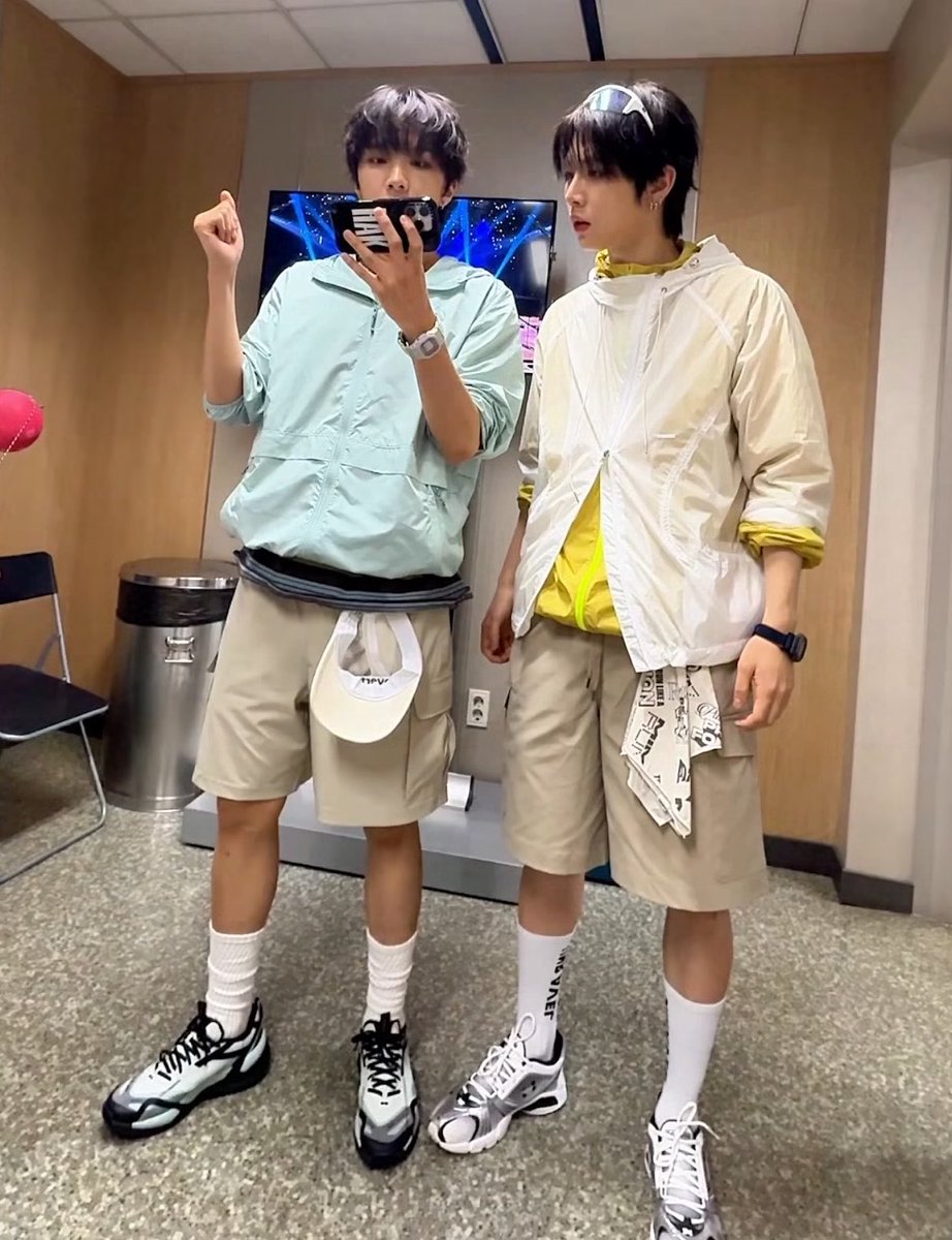hyluck11's tweet photo. @tsluvssom 요즘 제 최애 케미사진입니댜
……🙈🙈 https://t.co/nHnicdRyvG