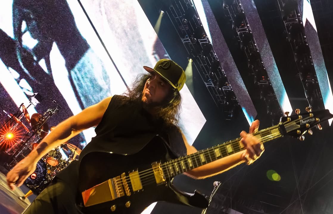 daronmalakian's tweet photo. Greg Watermann watching me watching you Paris. https://t.co/Z7EQIdQWQg