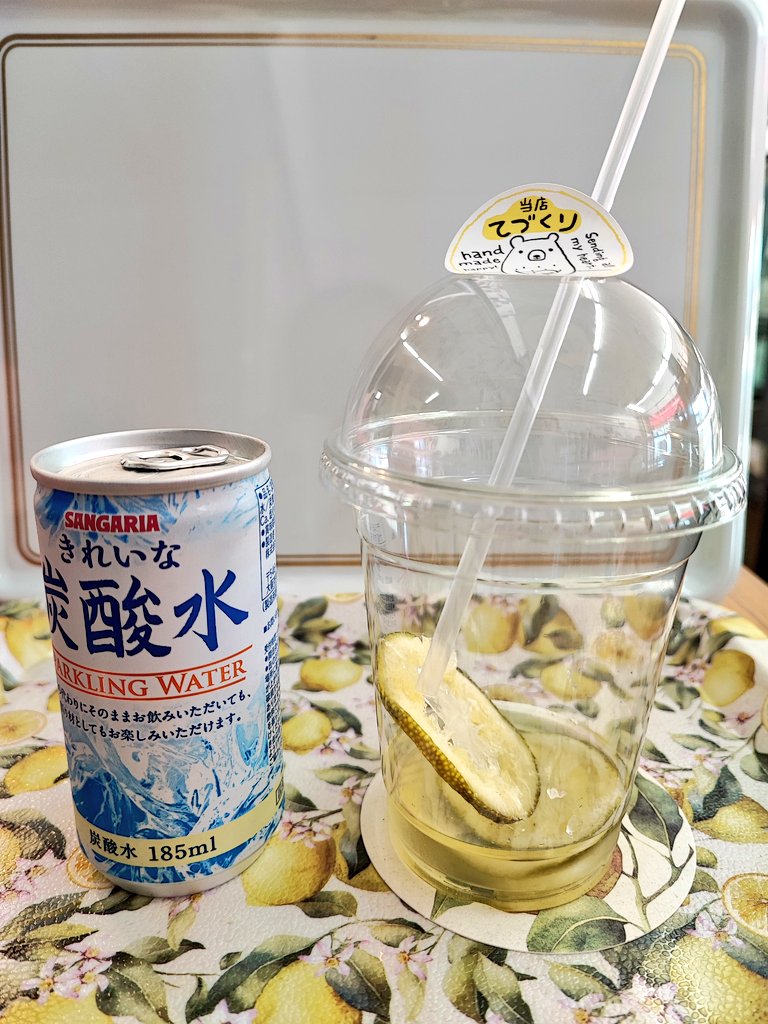 K_MrBread's tweet photo. 黒潮町下村昌幸さんのグリーンレモンスカッシュ
7月6日（月）より
販売いたします。
お値段は税込み350円になります。
すぐ飲む用と、持ち帰って自作用の2種類ございます。
2ヶ月間以上くらいはお出しできると思います。
1日の限定数はございません（氷・炭酸水切れの場合はご容赦くださいませ） https://t.co/7Q47GTEkDB