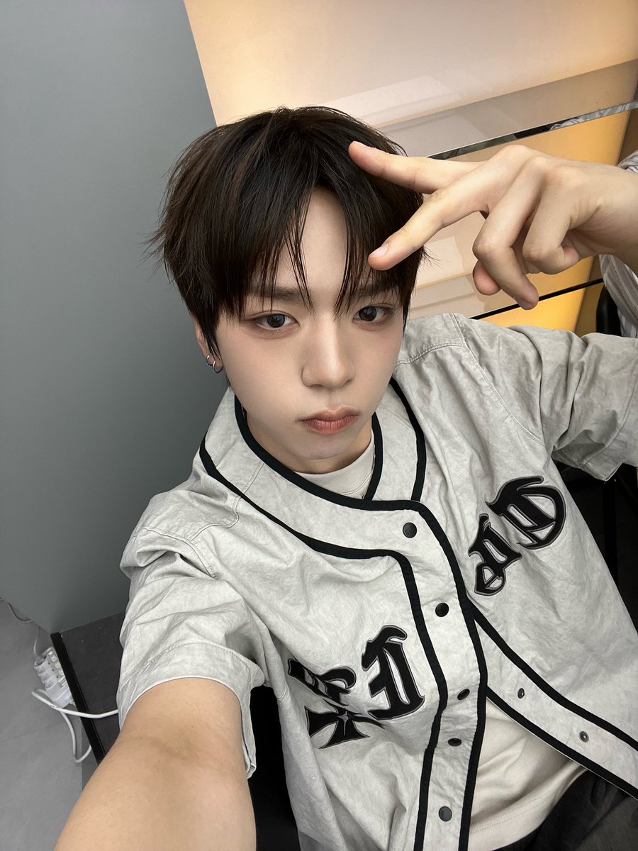 nouera_official's tweet photo. 💭_

[#현준] 현준 등장.exe

#NouerA #누에라 #ヌエラ
#HYUNJUN https://t.co/XaTiedDVBJ