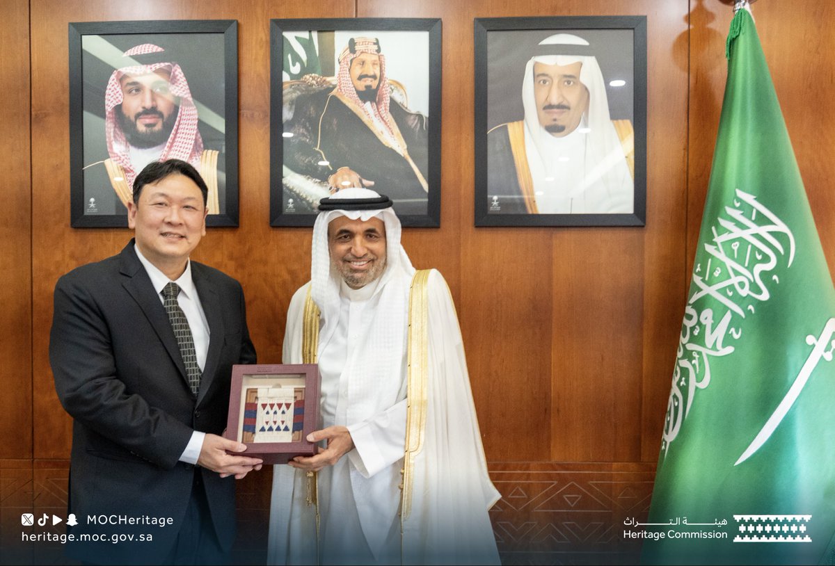 MOCHeritage's tweet photo. استضاف مقرنا الرئيسي سفير مملكة تايلند لدى السعودية السيد بونغبراش ماكتشانغ، إذ جرت مناقشة أوجه التعاون المحتملة، إلى جانب اطلاع السفير على مركز زوار #هيئة_التراث بمنطقة الرياض. https://t.co/2SYgZzZnBN