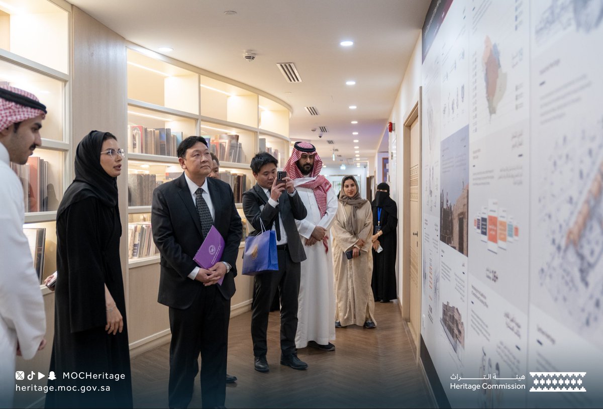 MOCHeritage's tweet photo. استضاف مقرنا الرئيسي سفير مملكة تايلند لدى السعودية السيد بونغبراش ماكتشانغ، إذ جرت مناقشة أوجه التعاون المحتملة، إلى جانب اطلاع السفير على مركز زوار #هيئة_التراث بمنطقة الرياض. https://t.co/2SYgZzZnBN
