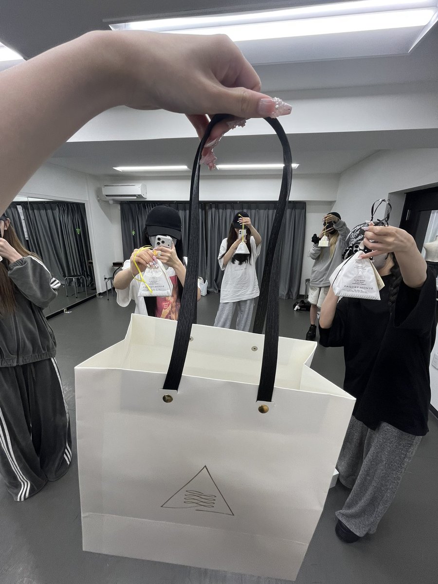 measansub's tweet photo. プリチューメンバーにスイーツあげたら今これ https://t.co/F7As7zawRY