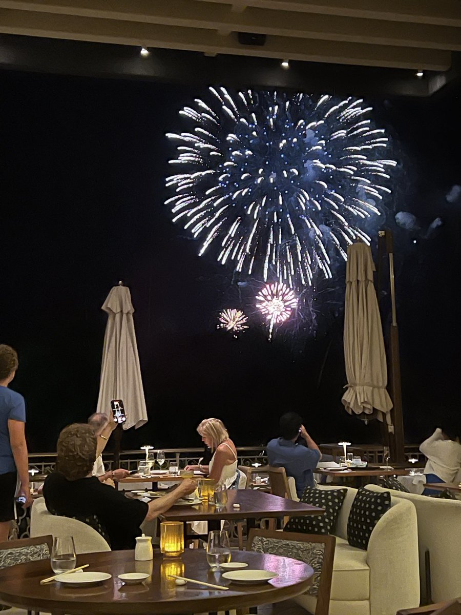 atTheTrack7's tweet photo. 4th of July fireworks from Nobu.

Dinner and a show. https://t.co/jEluvqDgPz