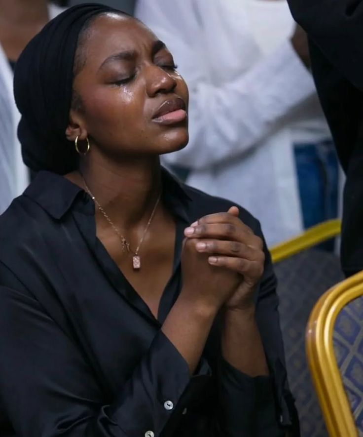 Diantrades's tweet photo. May the Lord bless you and keep you.
may His face shine upon you and be gracious to you.
may He lift up His countenance upon you and give you peace. (Numbers 6: 24-26)
go in peace  carried, not striving, this week and always. Happy Sunday🙌💜💜 https://t.co/HrvVc1AAMY