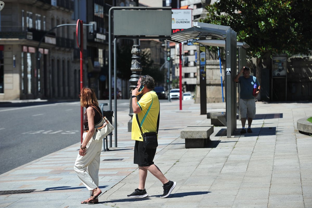 LaRegion's tweet photo. 🌡️ Ourense alcanza los 42,6 grados en plena ola de calor

Aviso rojo hoy ante máximas que rozan los 43 grados ↘️ https://t.co/hcbWlNecaA https://t.co/5KkQsDDMF1