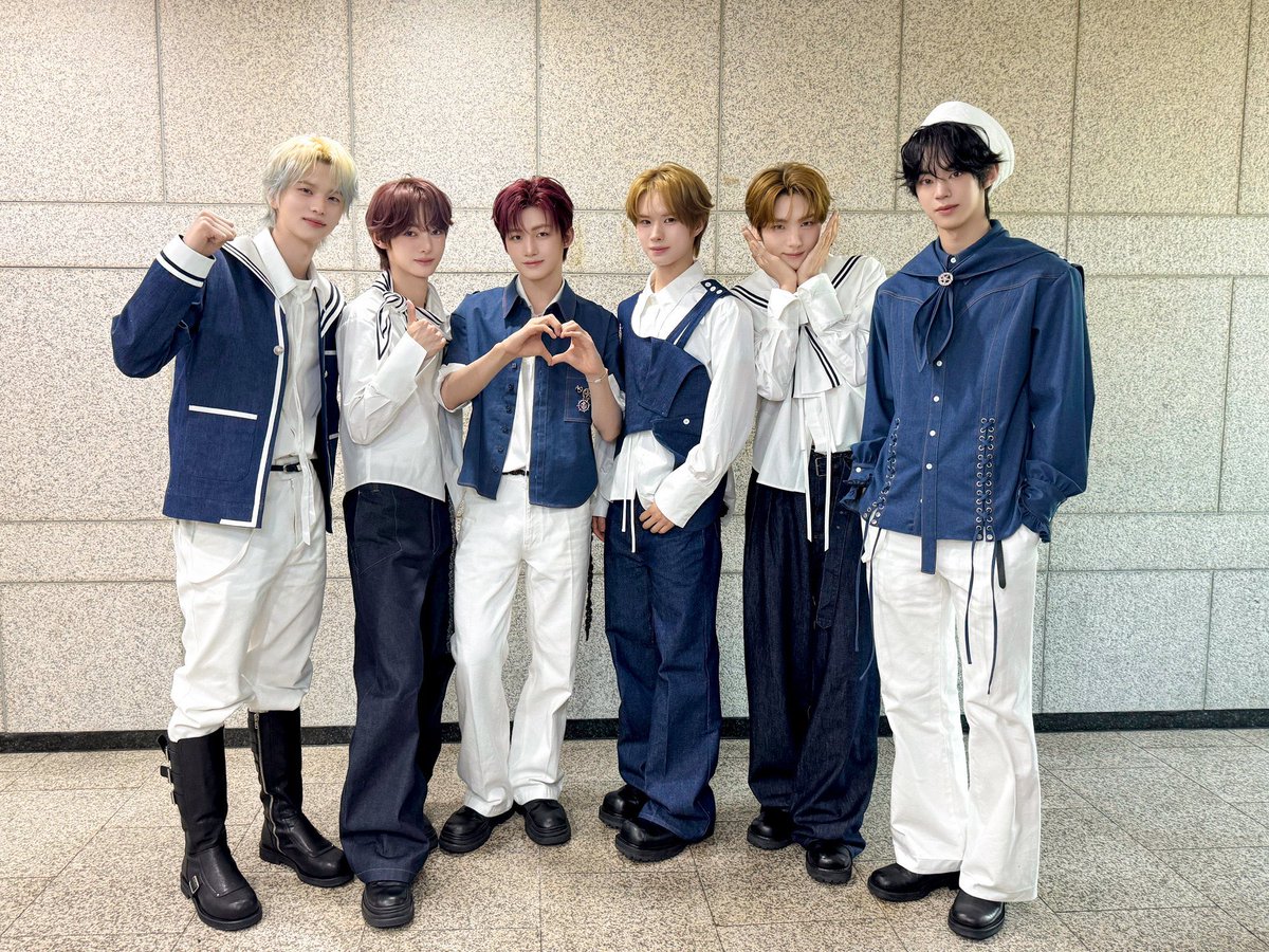 TWSaeterna__'s tweet photo. 既に参加されている方からの情報で、今日この衣装らしい..........🥺💙 https://t.co/6M11q6THCI