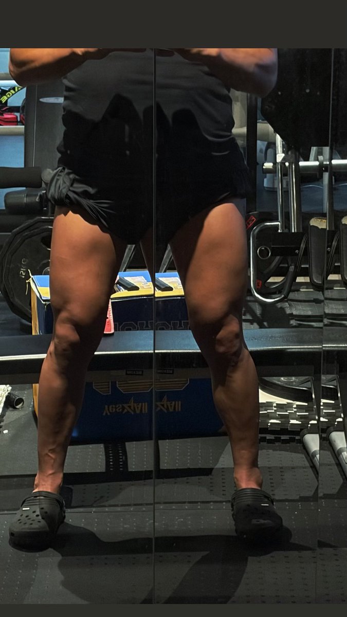 BuffaHiroki's tweet photo. 昨日は脚トレ🦵
1日40分トレーニング🏋️ https://t.co/0tZZnhTQ44
