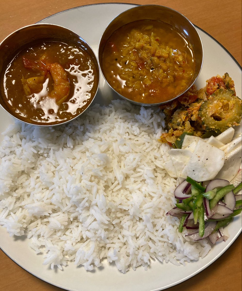 REOREOOREO1115's tweet photo. 朝からカレー🍛
昨日のカレーにレンズ豆のカレーとサラダを追加。朝からがっつり💪 https://t.co/MLRIVzpRpn