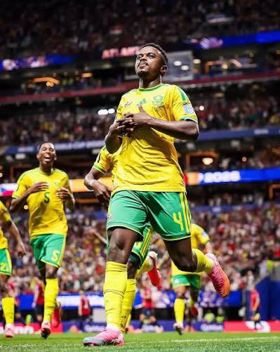 Sinawo_Thambo's tweet photo. A greeting that exposed generational jealousy.

Captain My Captain! 😉 https://t.co/00jmvSgX2d