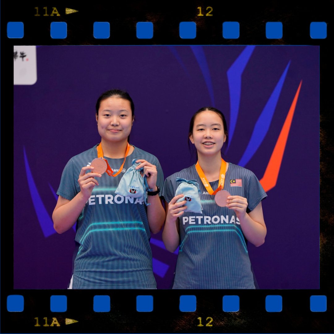 BA_Malaysia's tweet photo. Happy #WorldBadmintonDay 🌍🏸

A fitting way to celebrate with a two-medal finish at the #AsiaJuniorChampionships2026 🇲🇾

🥇 Ahmad Redzuan Zulwaqqarizal Ahmad & Low Zi Yu - Mixed Doubles Champions
🥉 Genevie Lim & Low Zi Yu - Women’s Doubles

Tahniah, Team Malaysia! 👏

#GemilangkanLagi
#BadmintonMalaysia
#DemiMalaysia