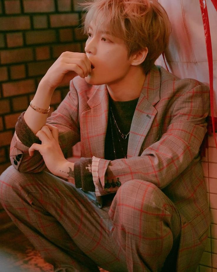 rmflarmfla2's tweet photo. 입술을 가만 못 냅둠 https://t.co/8P1mF6c8oe