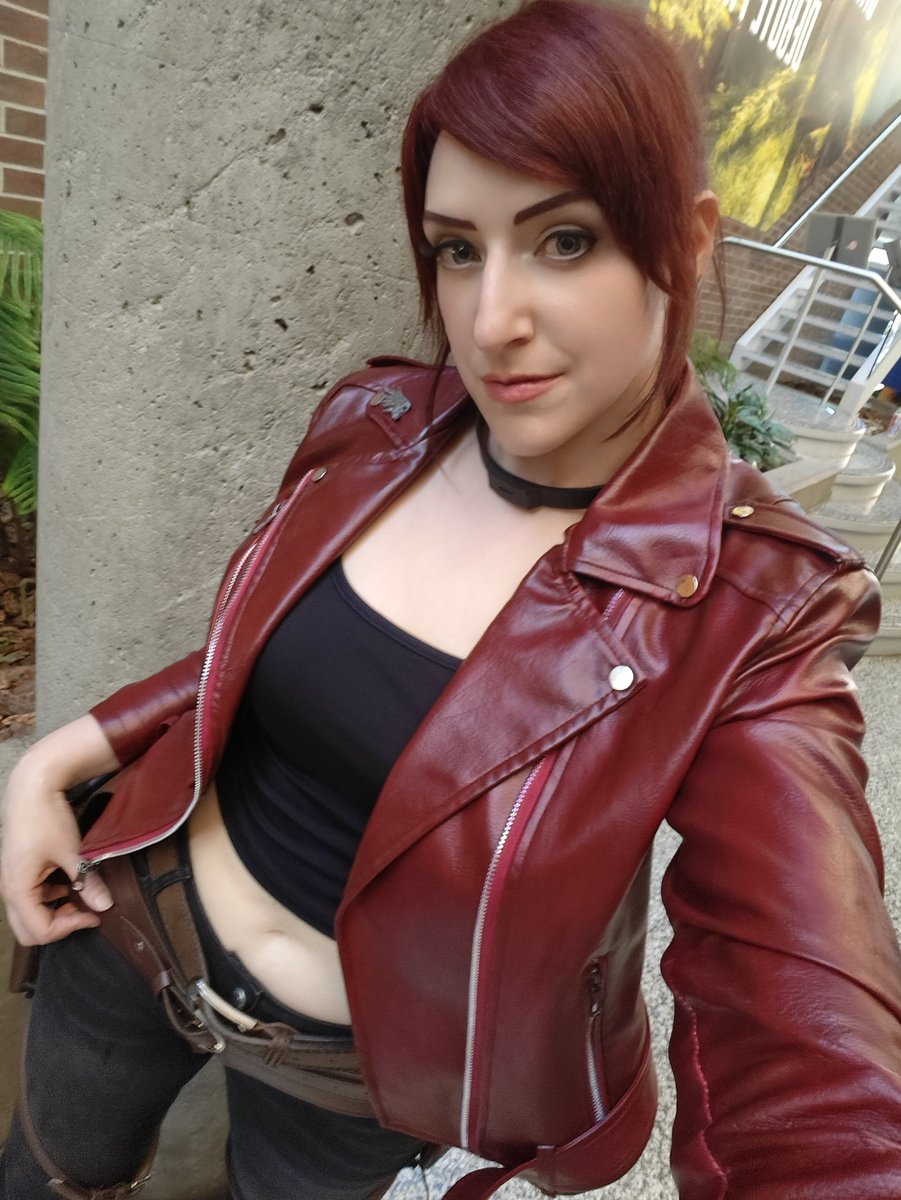 RESIDENTEVILNW's tweet photo. #REBHfun #claireredfield #REV #cosplay https://t.co/AqzlzyV8Qw