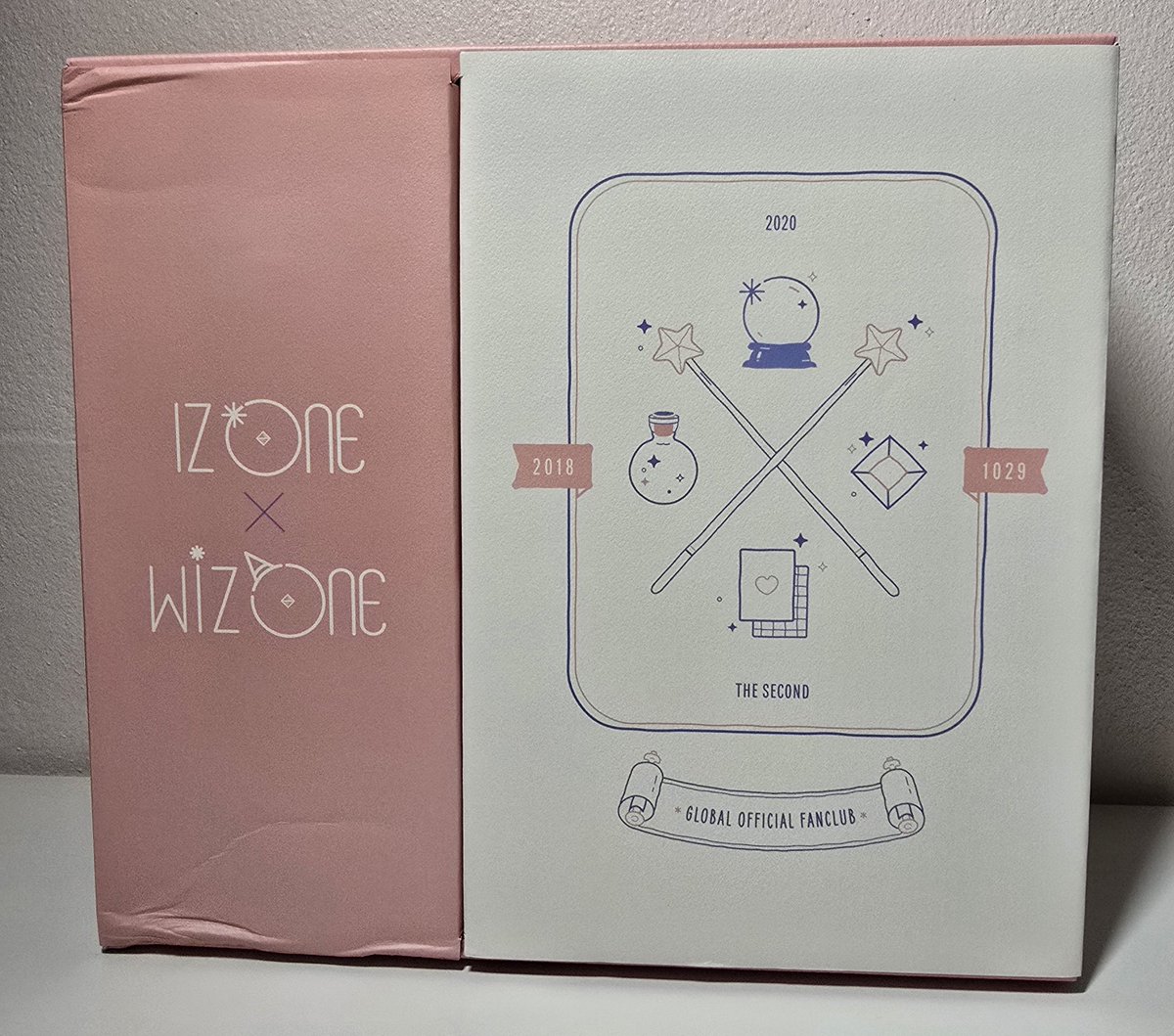 Qiuu19's tweet photo. IZONE 2nd Membership kit ของครบ รวมส่ง 500 บาท #ตลาดนัดizone #ตลาดนัดyena https://t.co/kY85O1OObJ