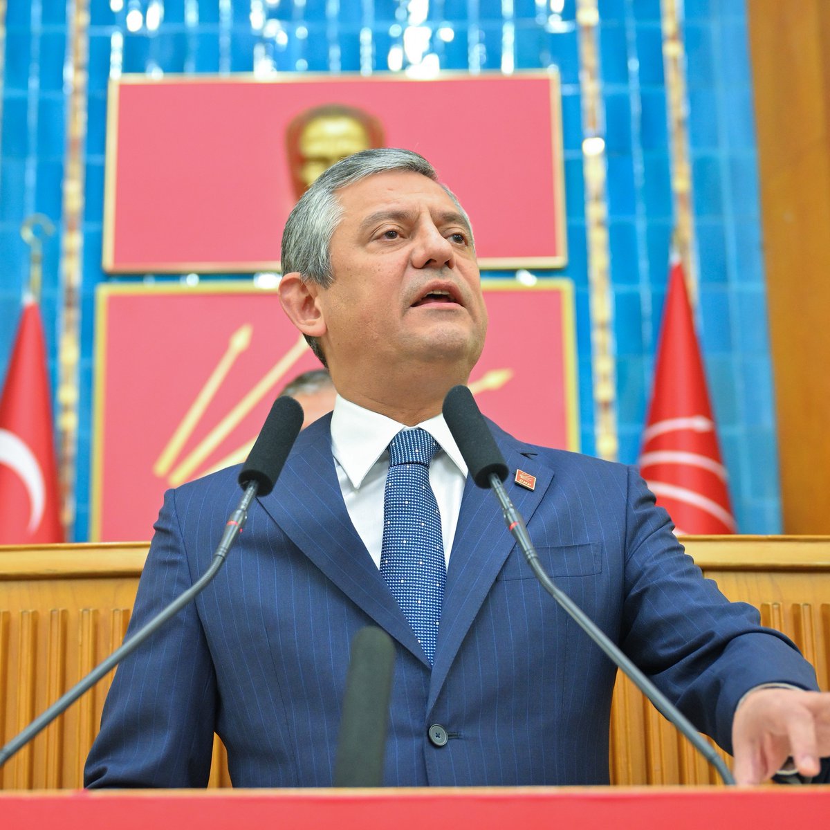 Özgür Özel'den Deniz Göktaş'a Ziyaret: Cezaevi Koşulları ve Siyasi Tutuklular Gündemde
