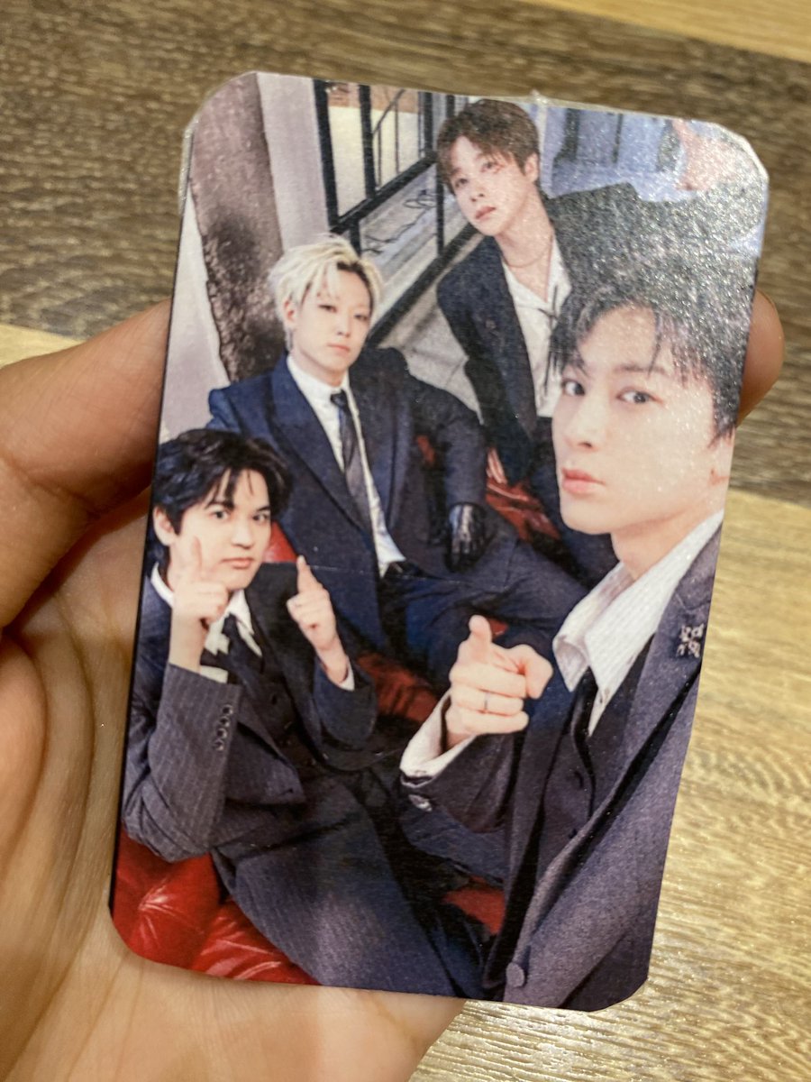 spankmejiwon's tweet photo. ayun, komedya ang official photocard 🥴nakaka-oc putekkkk amin na yang cutter https://t.co/DE7UikEvql