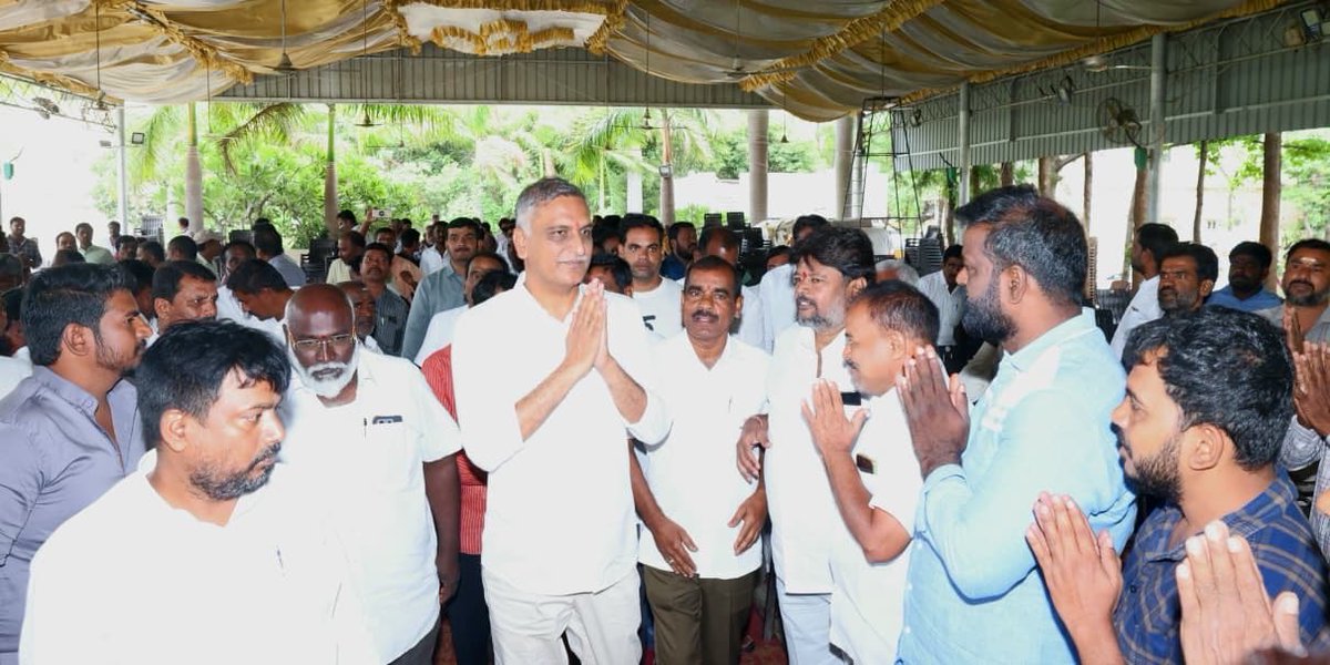 BrsSiddipet's tweet photo. సిద్దిపేటలో రియల్ ఎస్టేట్ వ్యాపారుల ఆత్మీయ సమ్మేళనంలో పాల్గొన్న మాజీ మంత్రి, ఎమ్మెల్యే @BRSHarish గారు.. https://t.co/rpfF5Fy0yi