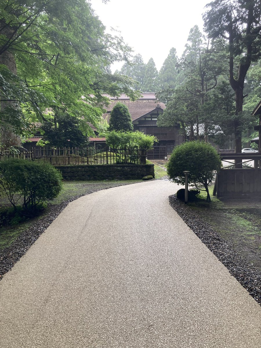 JoetsuMeika's tweet photo. -林富永邸-
杉並木から主屋に続く道が、舗装されました。
カフェご利用の際には
ぜひゆっくりとご散策をお楽しみ下さい。

#上越名家  #上越名家ネットワーク #林富永邸 https://t.co/w6ILgxMcOn
