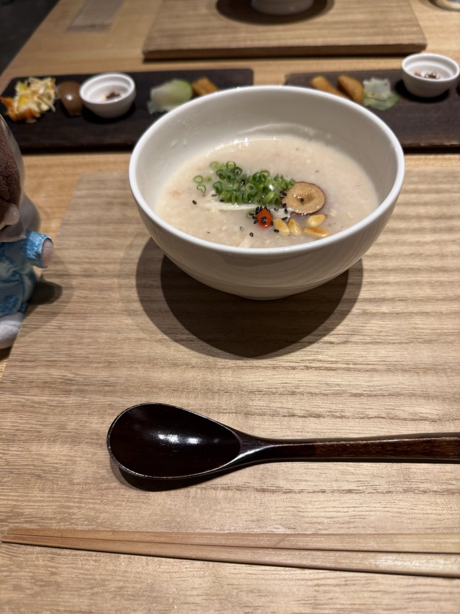 hiroedhiroe's tweet photo. 翌朝の朝ごはん

薬膳粥、身体にやさしゃ〜でした

トーファも美味しかった

＃香林居
＃カラちゃんとシトーさんと https://t.co/rSe3AX5utX