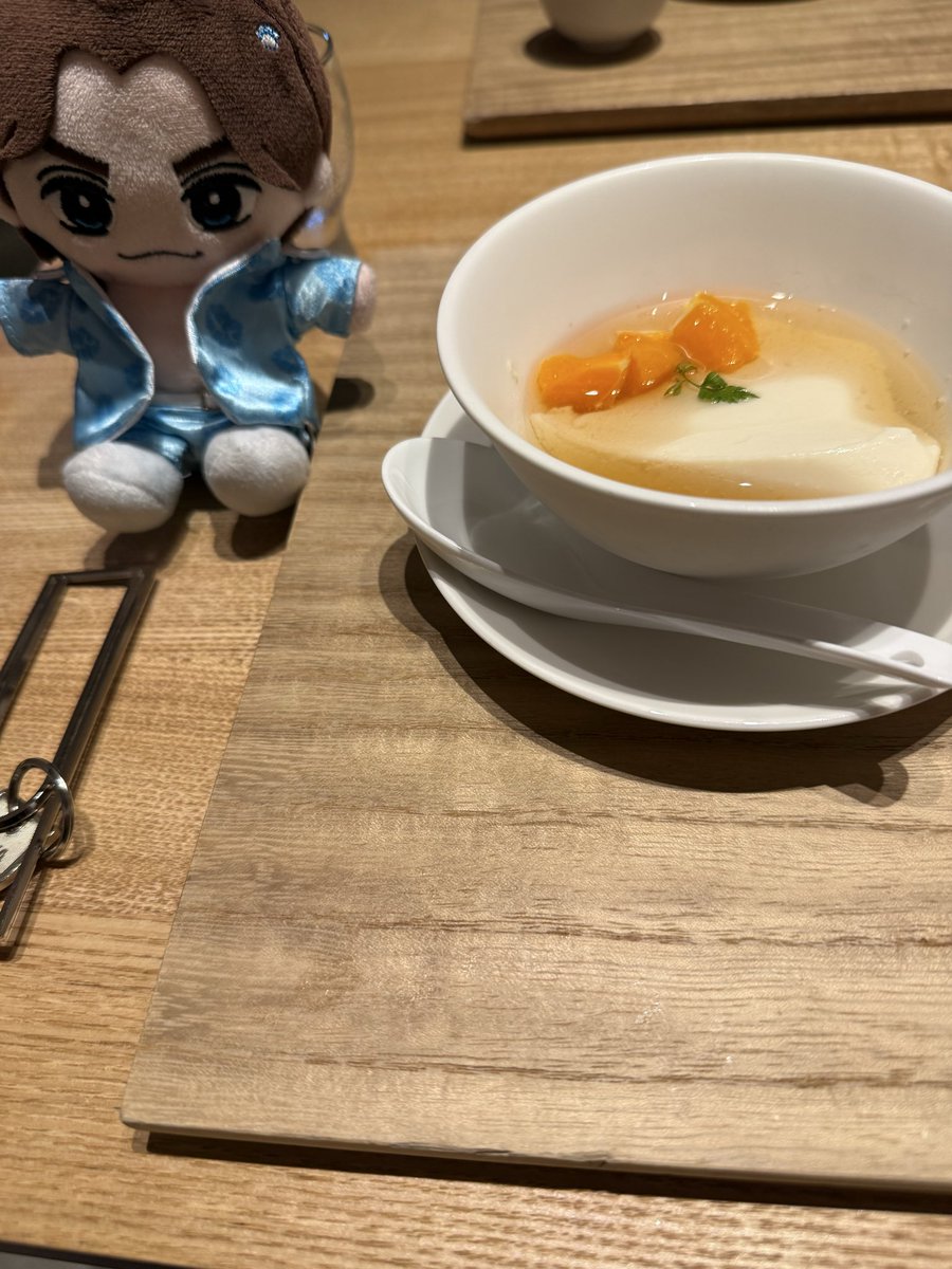 hiroedhiroe's tweet photo. 翌朝の朝ごはん

薬膳粥、身体にやさしゃ〜でした

トーファも美味しかった

＃香林居
＃カラちゃんとシトーさんと https://t.co/rSe3AX5utX