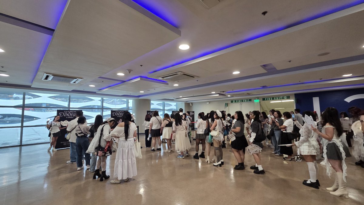 pulpliveworld's tweet photo. The doors are now open, EXO-L! 🖤

You may now enter SM Mall of Asia Arena. 🥰 Find your seats, snap some photos, meet your fellow EXO-L, and enjoy!
 
Have an amazing time, everyone! 😉🎊

#EXO #엑소 #weareoneEXO #EXOPLANET #EXhOrizon #EXhOrizoninMANILA https://t.co/HrnJmvhXRq