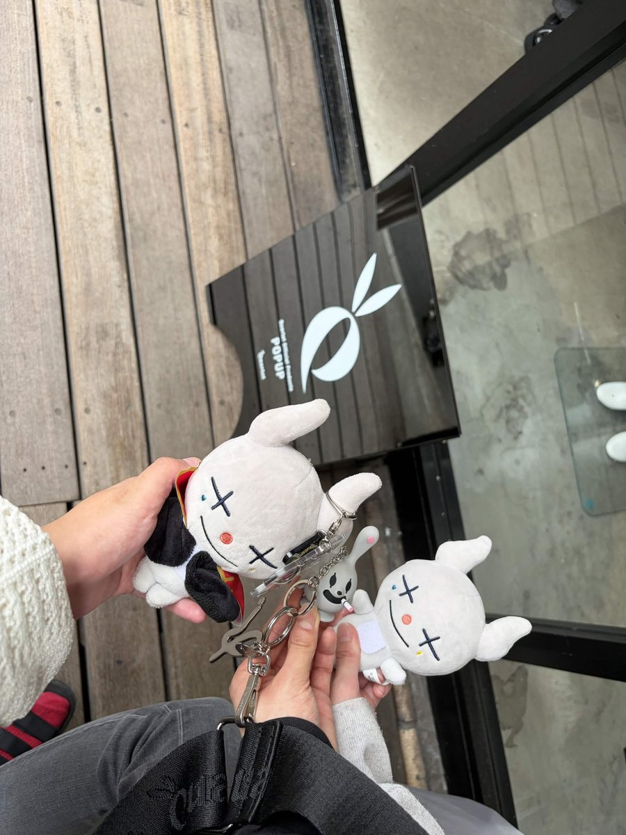 bintro0418's tweet photo. 昨日はかるてっとさんのポップアップ行ってきた🐰
実際に商品を見れて実物のイメージが掴めたし、店員さんもとても優しかった…！
だんごちゃん、かめちゃん一緒に過ごしてくれてありがとう〜！おかげでめちゃくちゃ濃くて楽しい1日になりました🎉
会ってくれた影ちゃんとみつはさんにも感謝🙏✨️ https://t.co/OSi3KvqzC1