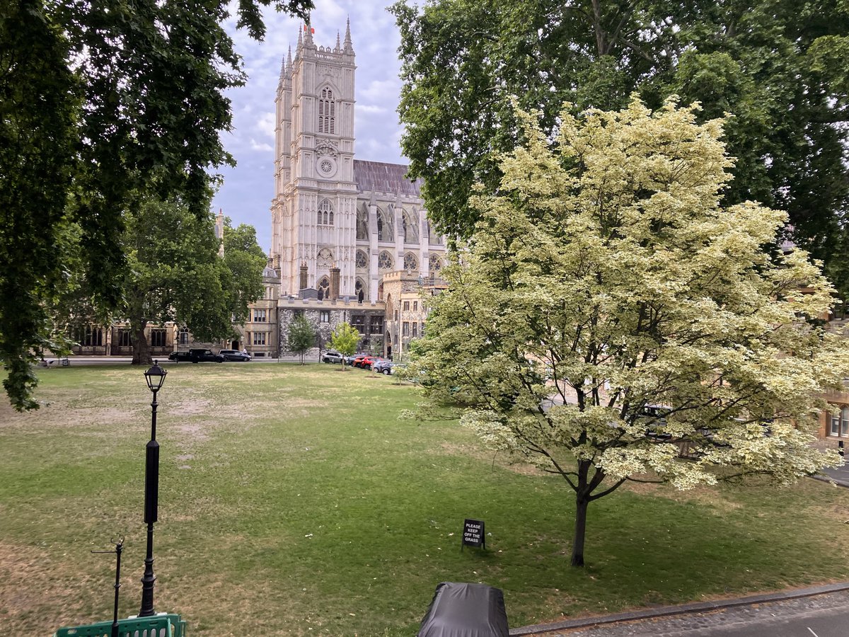 BritAmbVinay's tweet photo. 🇬🇧 People and Places

This year’s UK Ambassadors Leadership week focused on AI &amp; Tech📟

Compelling (and a bit scary!)😧 

🇫🇷
Personnes et Lieux

La semaine du leadership des ambassadeurs 🇬🇧 de cette année s’est concentrée sur l’IA et la tech 📟

Fascinant (et un peu effrayant !) https://t.co/zdJjllI0hM