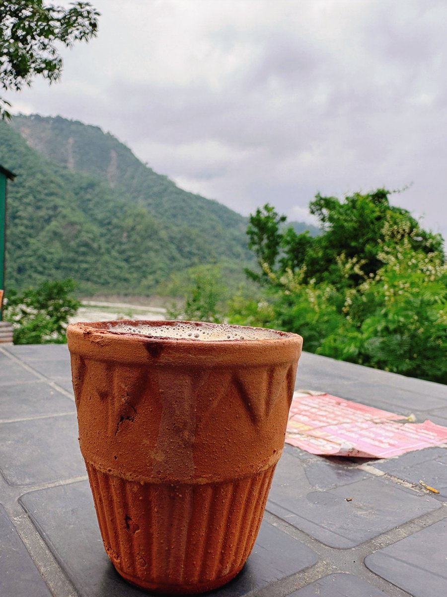 ErRohitt's tweet photo. Tea in the beautiful mountains, fresh air, and amazing weather. 🦚

Good Afternoon Everyone 🌧️☔ https://t.co/mKxda8YP7o