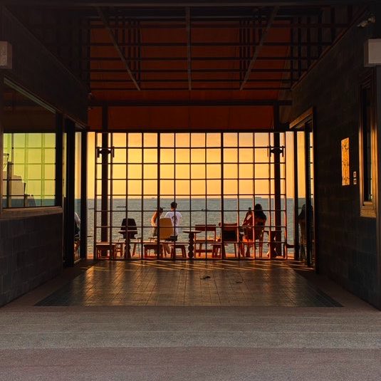 sfkkfs_'s tweet photo. ขอแปะโซนศรีราชาให้ 4 ที่ vibes ดี แสงสวย นั่งมองทะเลชิลๆ 🌊🌅✨บรรยากาศดีมาก 

- choti &amp; chalo 
- little town seiracha 
- havly cafe 
- บ้านทะเล https://t.co/MeLM6umim8