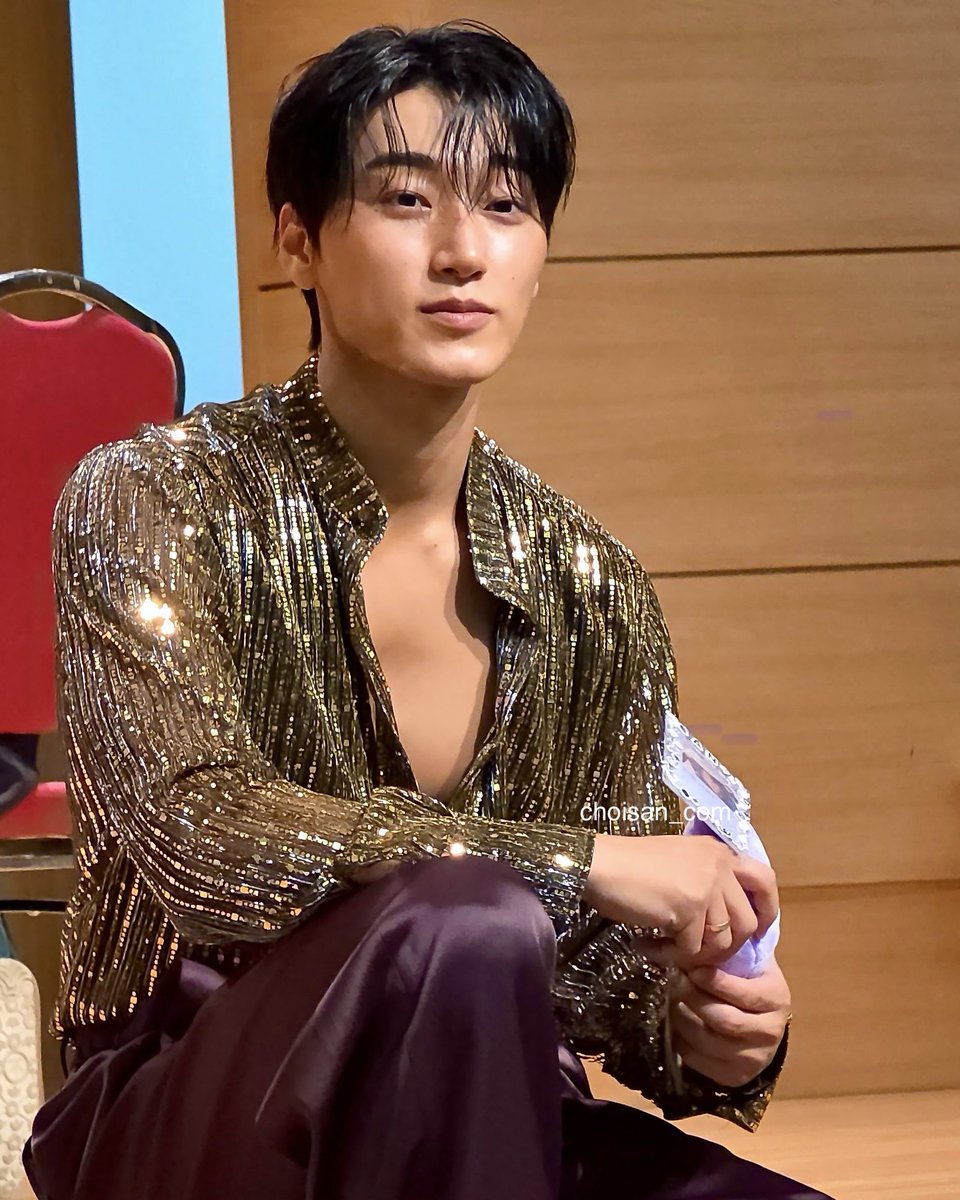choisan_com's tweet photo. real life prince  

#CHOISAN #ATEEZ #에이티즈 #최산 https://t.co/omtAT9fvmF