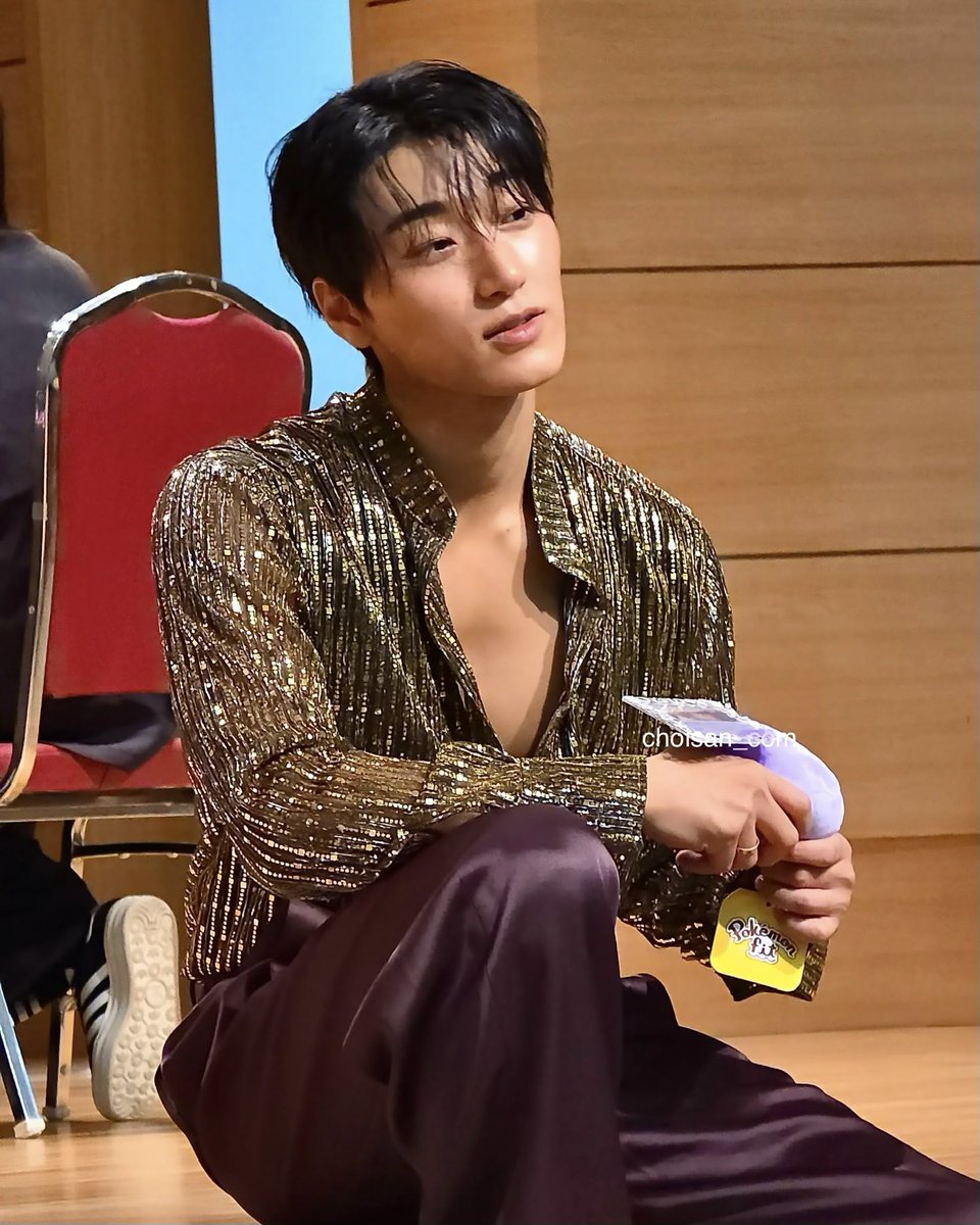 choisan_com's tweet photo. real life prince  

#CHOISAN #ATEEZ #에이티즈 #최산 https://t.co/omtAT9fvmF