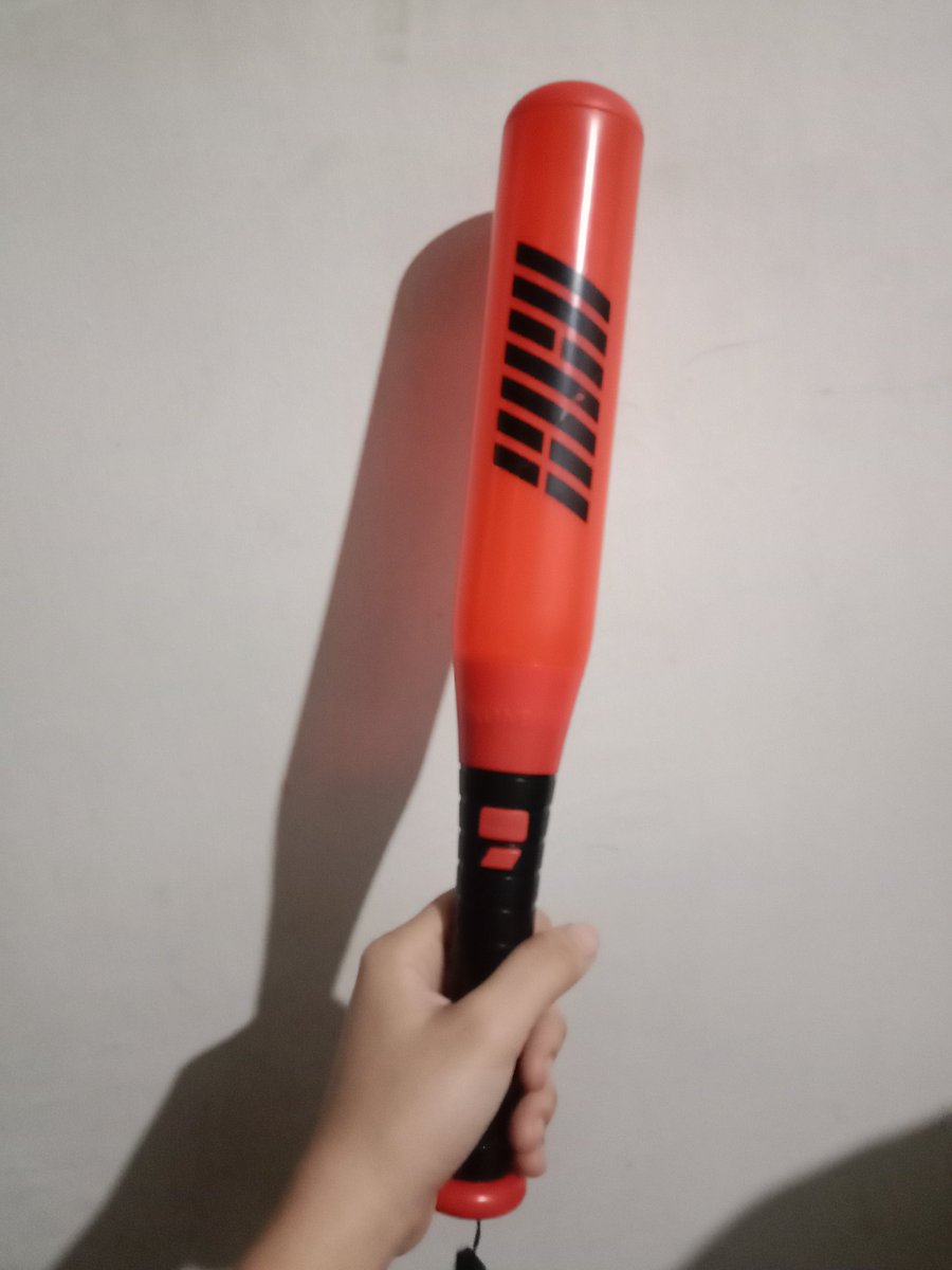 yanaaarieee's tweet photo. WTR/LFR 

KONBAT IKON LIGHTSTICK v2 FOR RENT
Baka interested kayo iparent ko na lang LS team labas lang ako 😭
#iKONinMANILA2026 #iKON_FOUREVER_TOUR_MNL
#ikonic https://t.co/8K8VjHuXPI
