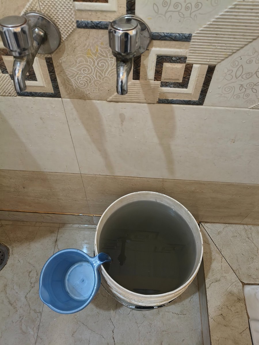 dhirwan's tweet photo. @official_dda गाजीपुर पेपर मार्केट में पिछले 3 दिन से ऐसा बदबूदार पानी सप्लाई किया जा रहा है, कृपया संज्ञान ले। 

पिछले महीने भी कुछ दिन ऐसा पानी आया था, हमारे घर में एक आदमी की टाइफाइड हो गया।

@LtGovDelhi @gupta_rekha https://t.co/xCCYGXouL4