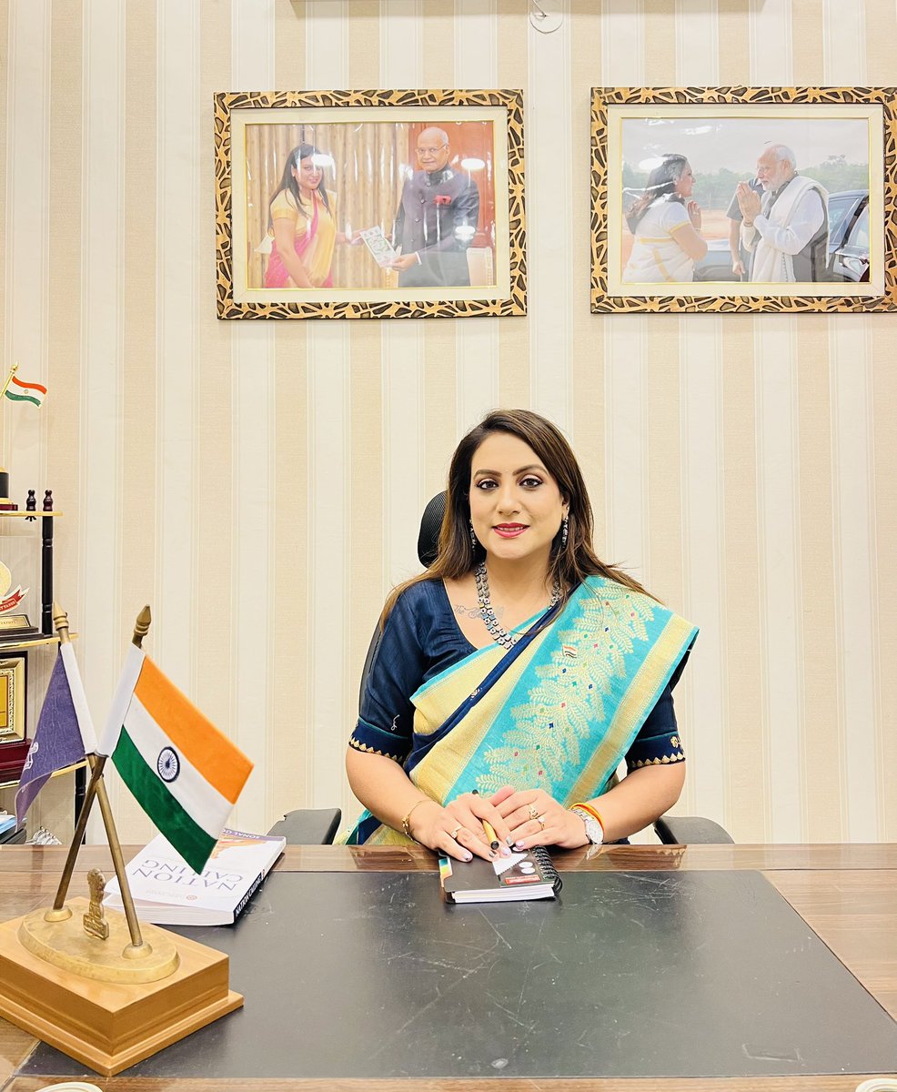 sonalgoelias's tweet photo. ✨ कर्म करना केवल जिम्मेदारी नहीं, 
बल्कि अपने उद्देश्य को जीने का माध्यम है।🙏🏻

हर दिन एक नया अवसर लेकर आता है— कुछ बेहतर सीखने का, कुछ नया करने का और अपने प्रयासों से सकारात्मक परिवर्तन लाने का। 👏🏻

याद रखिए—

“मेहनत की राह पर जो मुस्कुराकर चलता है,
मंज़िल भी एक दिन उसी के कदम चूमती है।
इरादे अगर सच्चे हों,
तो हर चुनौती सफलता की सीढ़ी बन जाती है।” 🌿

“सपने सिर्फ़ देखे नहीं जाते,
हर दिन के ईमानदार प्रयासों से पूरे किए जाते हैं।” 🇮🇳🌈

#WorkMotivation #Karma #SuccessMindset #HardWork #Leadership #PositiveThinking 
#ChallengeYourOwnLimits
