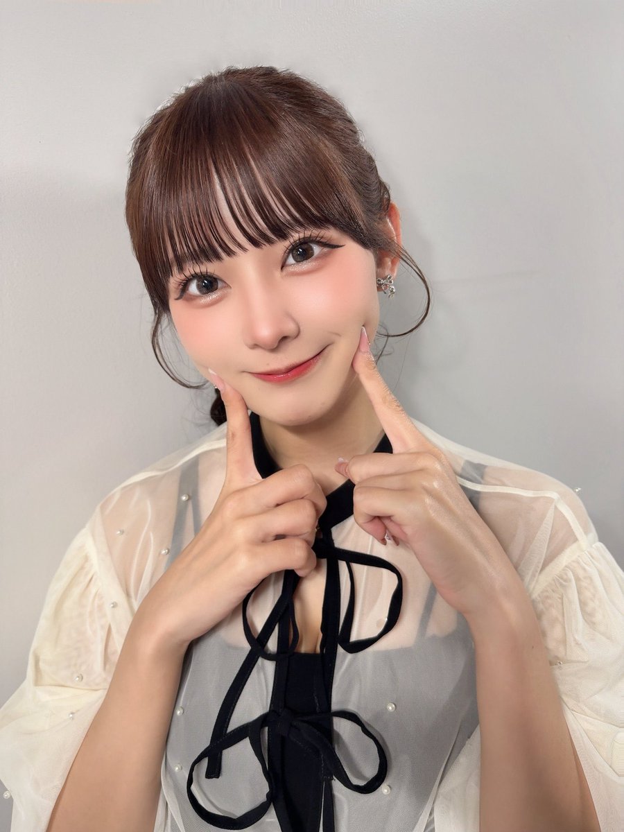 ganmen_kapikapi's tweet photo. 可愛い子特有のCカールはこれ👇🏻 もみあげを根本から内巻きにするだけで小顔見えする‼️ https://t.co/nX5cRFMqXr