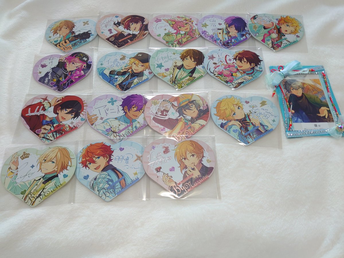 perolovelove's tweet photo. 【交換譲渡】あんスタ 中国 バレンタイン 甜心 カード

譲:薫 一彩 桃李 忍 宙 こはく なずな 翠 千秋 北斗 アドニス ニキ 英智 スバル

求:画像2(上段≫下段)

譲渡は1枚160円＋送料

交換優先のため
星5譲渡は星4合わせてのお取引をお願いします。

星5は上段との交換希望
身内代行分になります。 https://t.co/uDyCBhk5yv